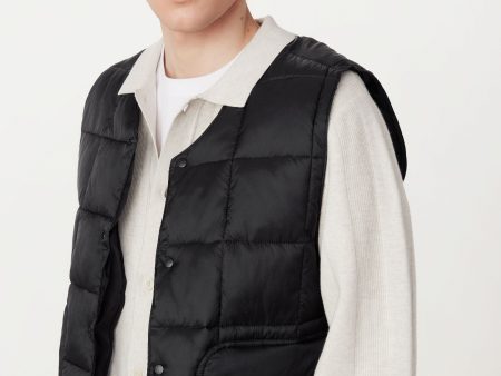 The Aero Packable Vest in Black on Sale