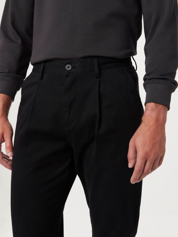 The Jamie Pleated Chino Pant in Black Online