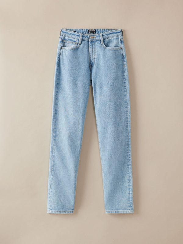 The Cyndi Straight Jean in Light Wash Hot on Sale