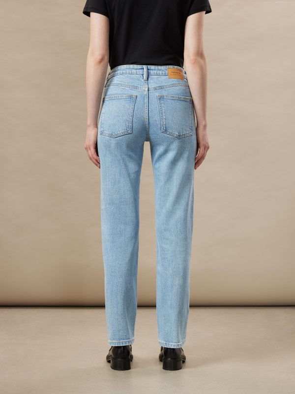 The Cyndi Straight Jean in Light Wash Hot on Sale