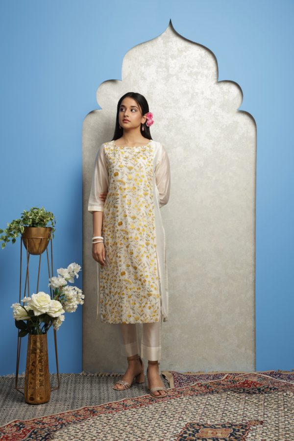 EMBROIDERED CHANDERI KURTA WITH CHANDERI PANTS Online Hot Sale