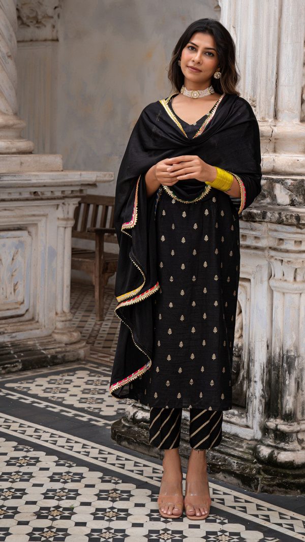 AMEE BLACK KURTA SET IN SILK Supply